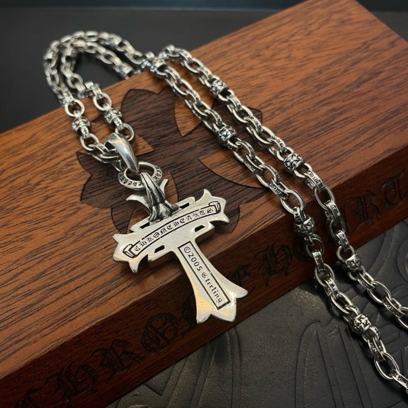 Ch*0me He**ts necklaces